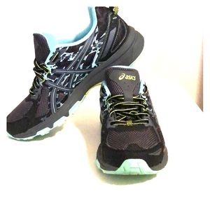 Women’s  Asics Gel Venture Size 9